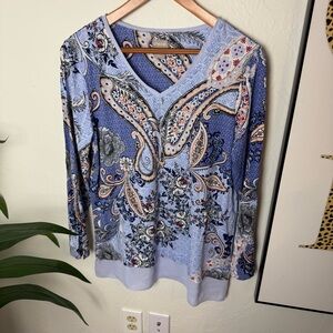 Chico’s Paisley Floral Long Sleeve V-Neck Top – Size 1 (M)